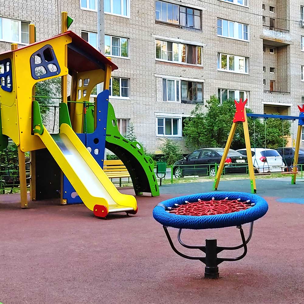 pokrytiya iz rezinovoy kroshki dlya sportivnyh i detskih ploschadok