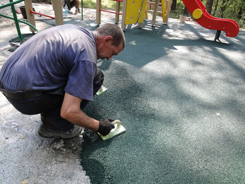 razrabotka novyh materialov na osnove rezinovoy kroshki dlya sportivnyh ploschadok