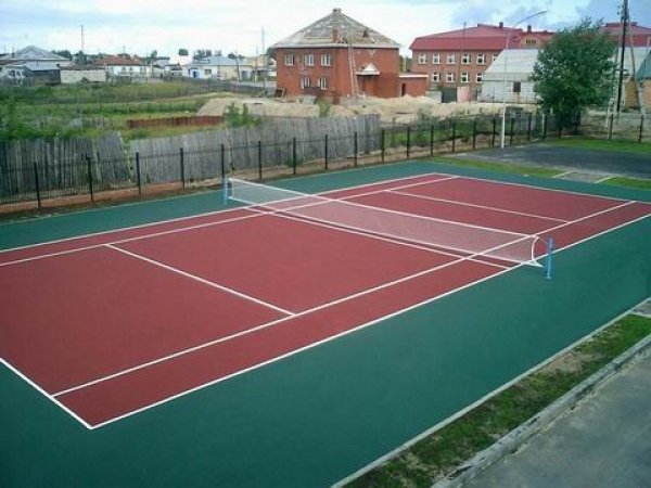 rezinovaya kroshka v tennisnyh kortah